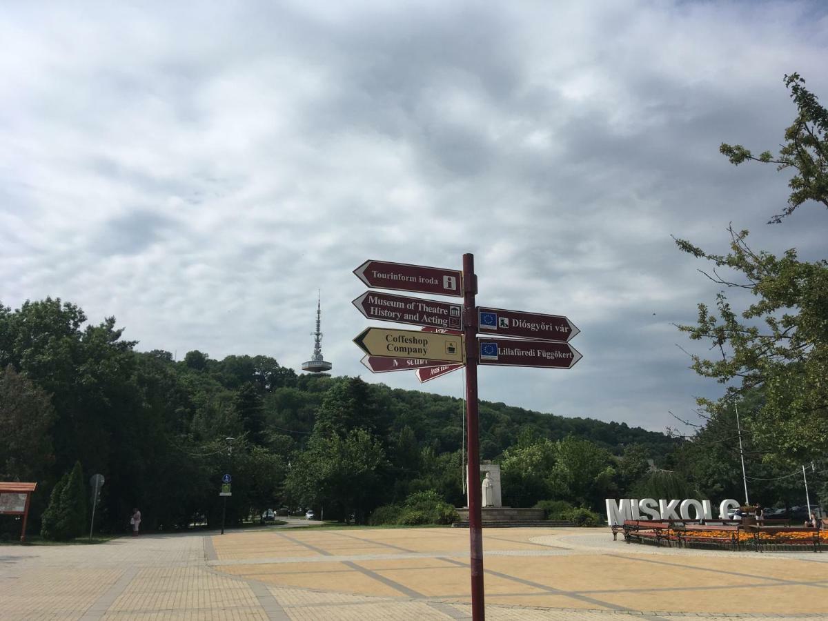 Mse Apartman Мисколк Екстериор снимка